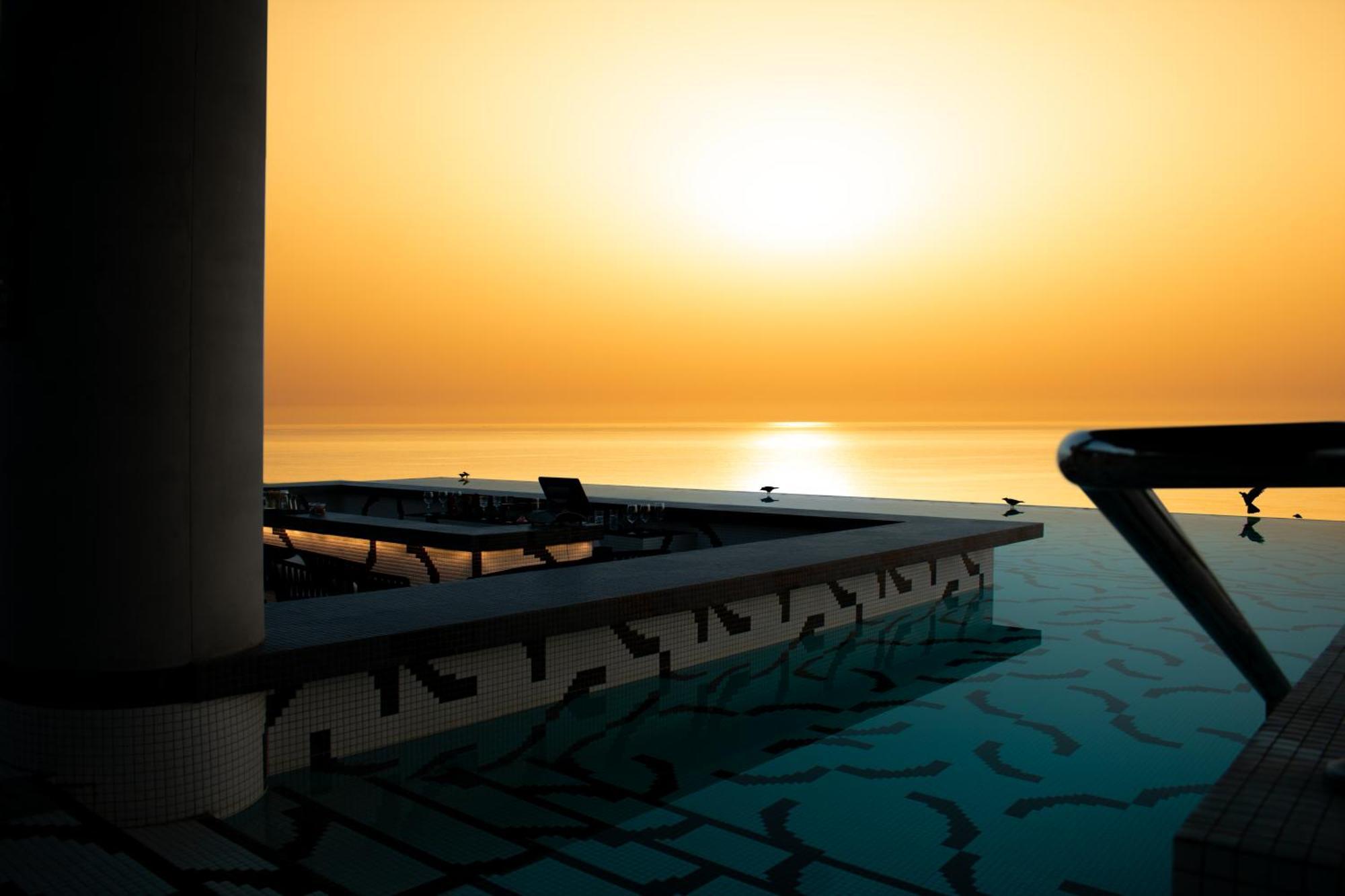 W Muscat Hotel Ngoại thất bức ảnh Sunset at the Dead Sea