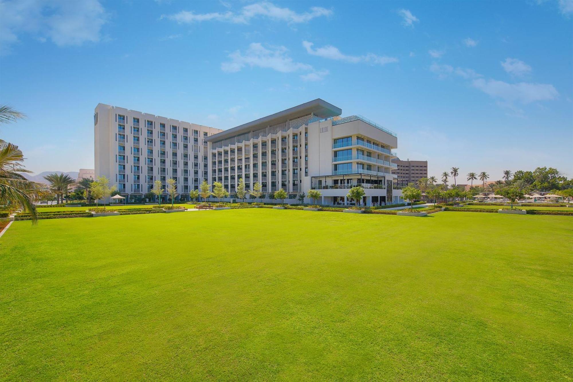 W Muscat Hotel Ngoại thất bức ảnh University Campus