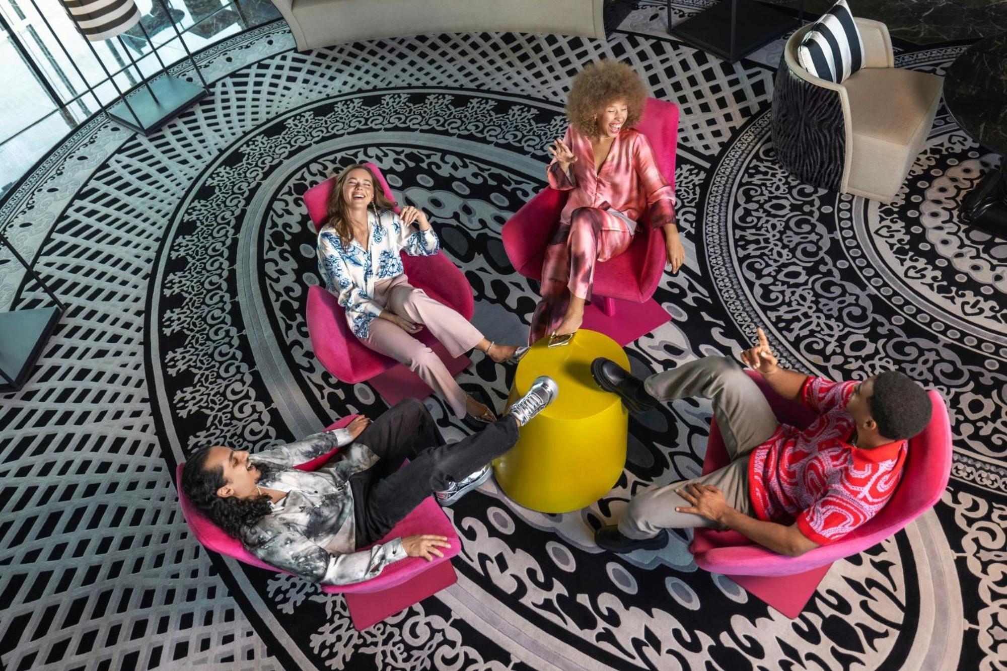 W Muscat Hotel Ngoại thất bức ảnh The 2018–19 season of Project Runway was the first to feature a "Project Runway All Stars" spin-off.