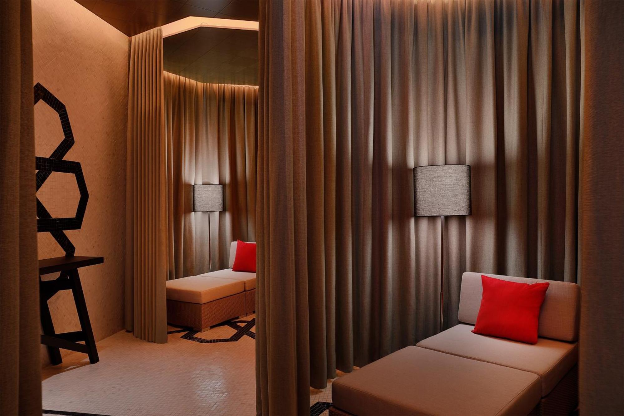 W Muscat Hotel Ngoại thất bức ảnh A treatment room at the spa