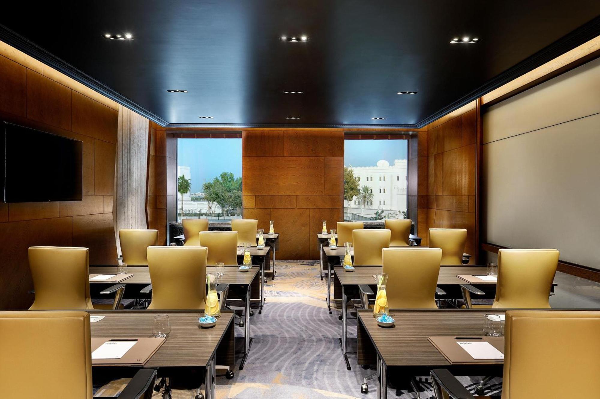 W Muscat Hotel Ngoại thất bức ảnh Meeting room