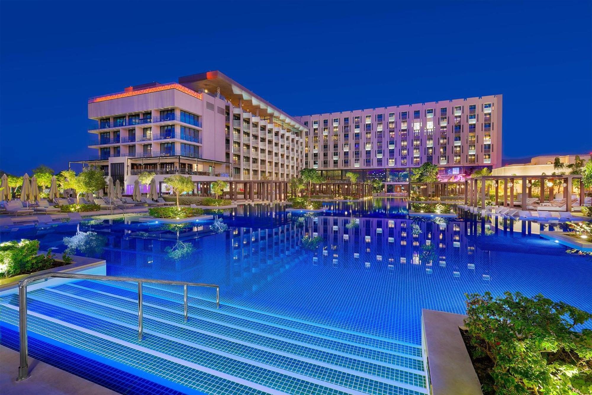 W Muscat Hotel Ngoại thất bức ảnh Hilton Luxor