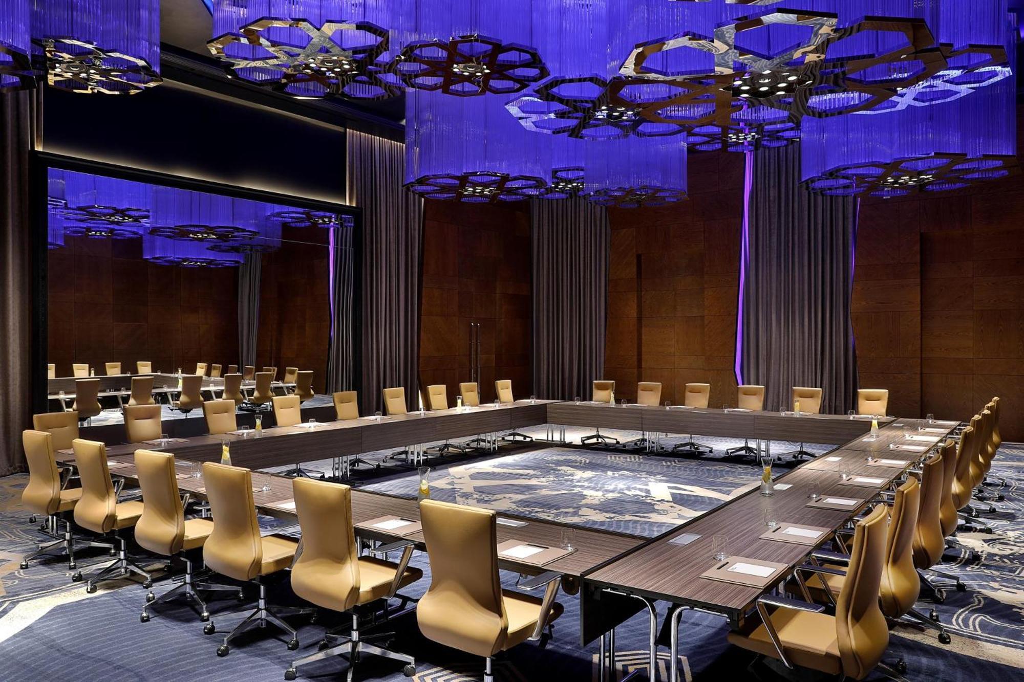 W Muscat Hotel Ngoại thất bức ảnh The meeting room of the European Council