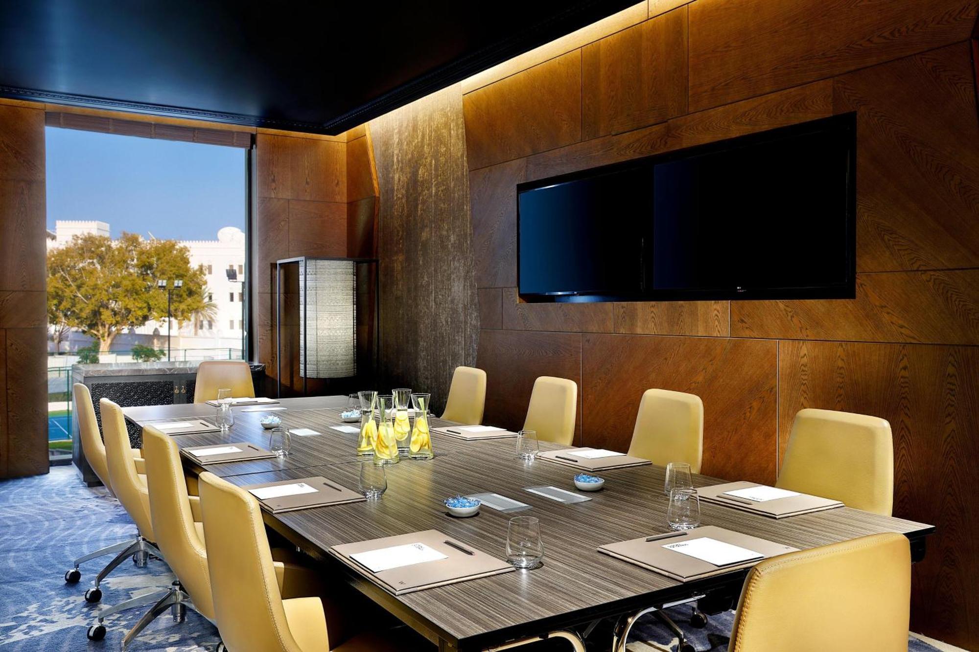 W Muscat Hotel Ngoại thất bức ảnh Boardroom at the Westin