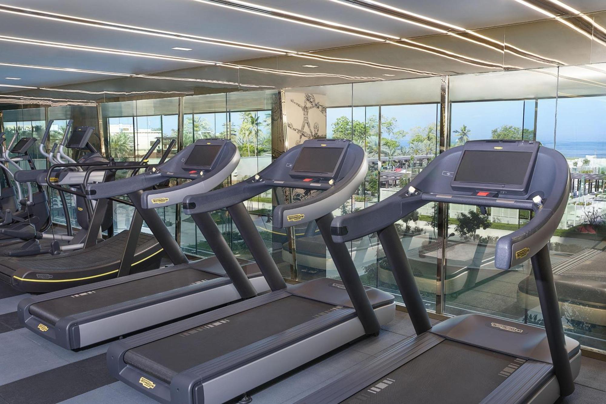 W Muscat Hotel Ngoại thất bức ảnh Treadmills