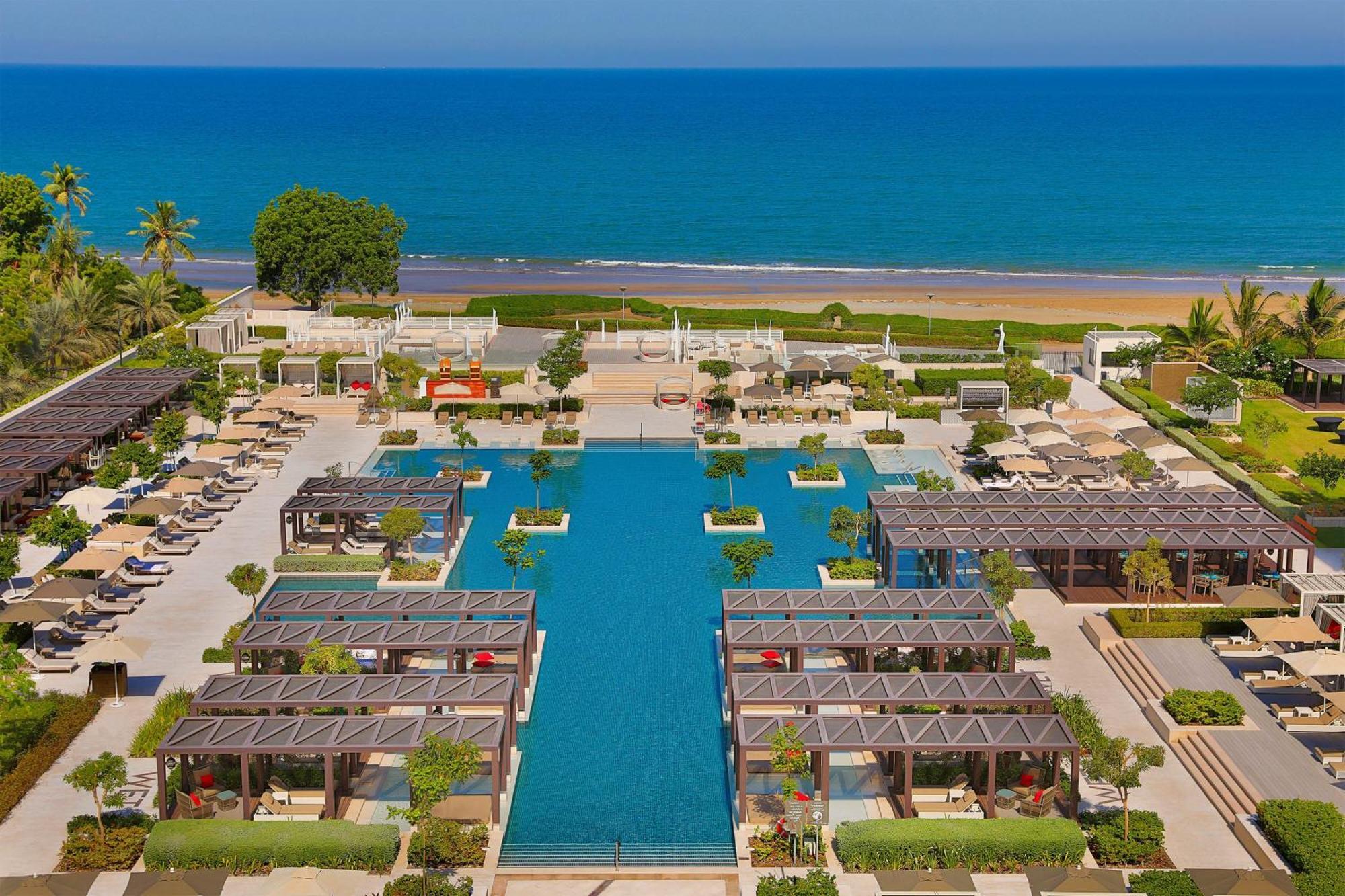 W Muscat Hotel Ngoại thất bức ảnh Aerial view of the resort